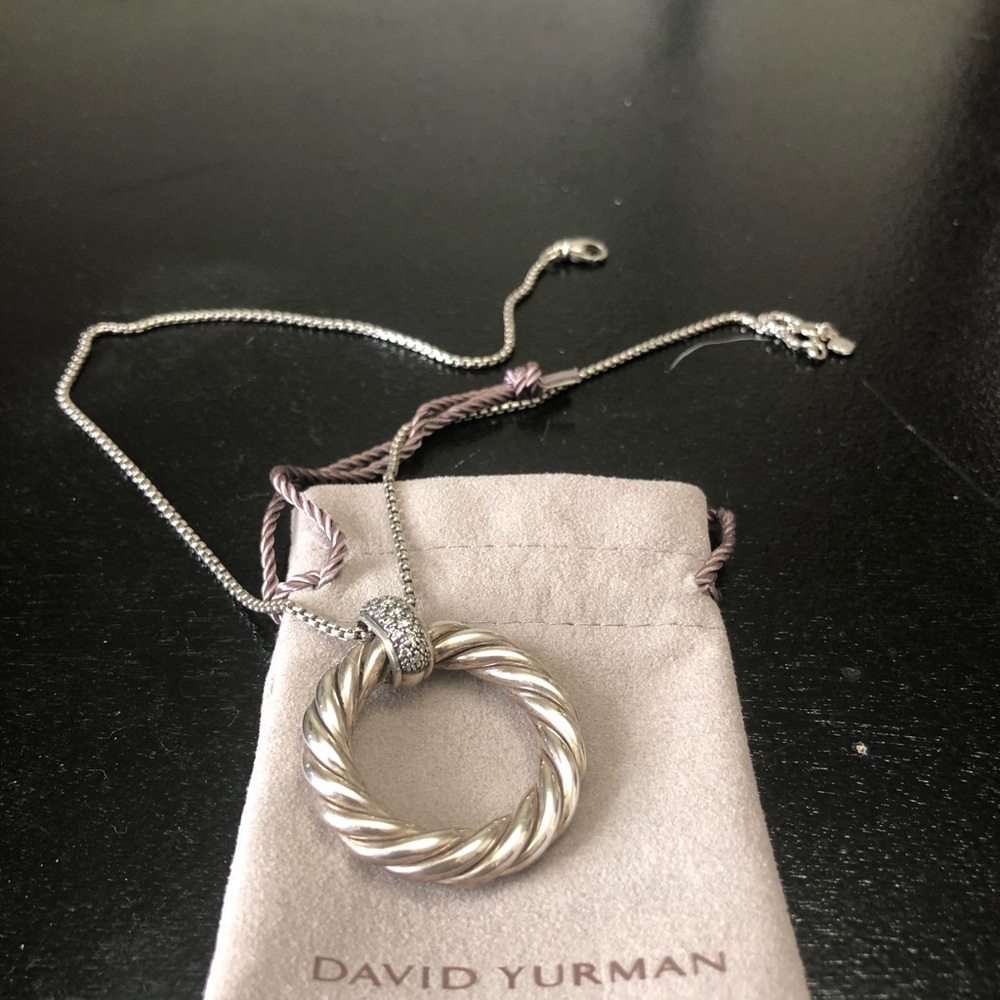 Like New David Yurman Circle Pendant Necklace - Picture 2 of 6